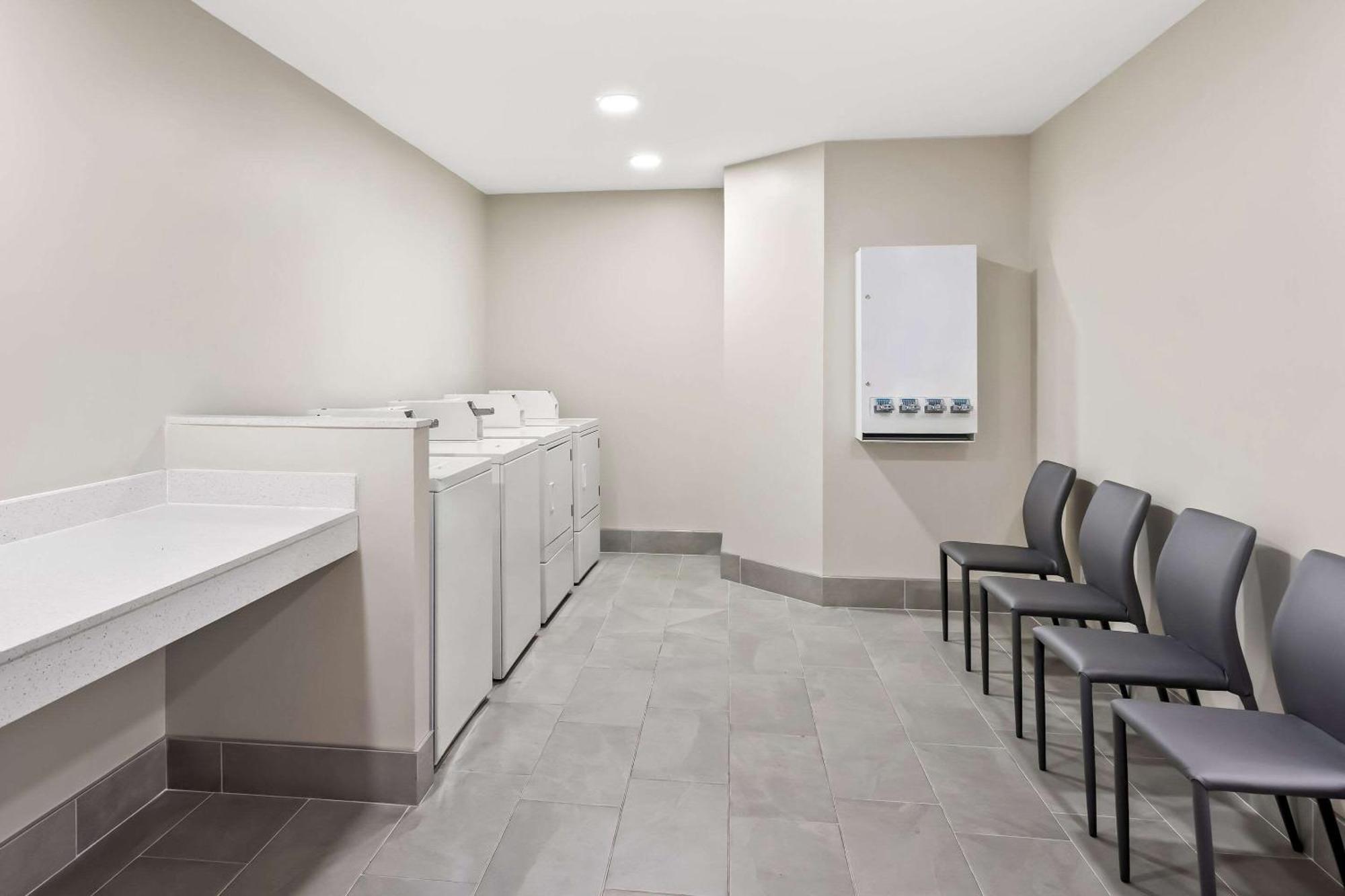 Comfort & Salt I-80 I-15 Downtown Hotel 3*